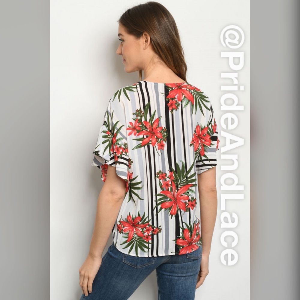 LAST 1️⃣ 🌺 WHITE STRIPE FLORAL TOP 🌺 - Picture 2 of 2